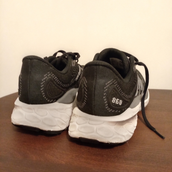 New Balance Black and White Running Shoes - Picture 5 of 14